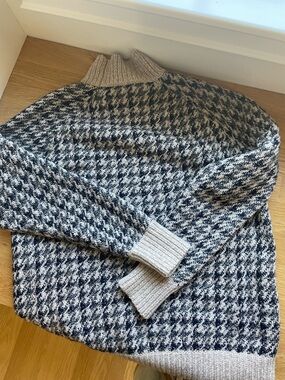 Theory women’s sweater